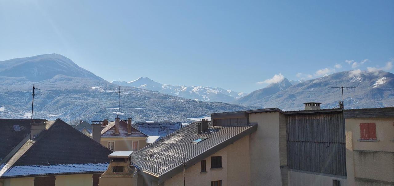L'Hivernet, Grand Triplex Neuf Au Coeur D'Embrun Acces Facile Luaran gambar