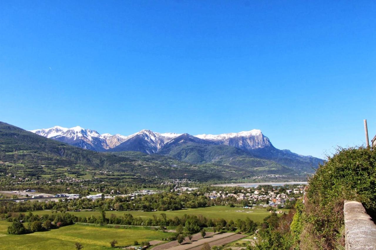 L'Hivernet, Grand Triplex Neuf Au Coeur D'Embrun Acces Facile Luaran gambar