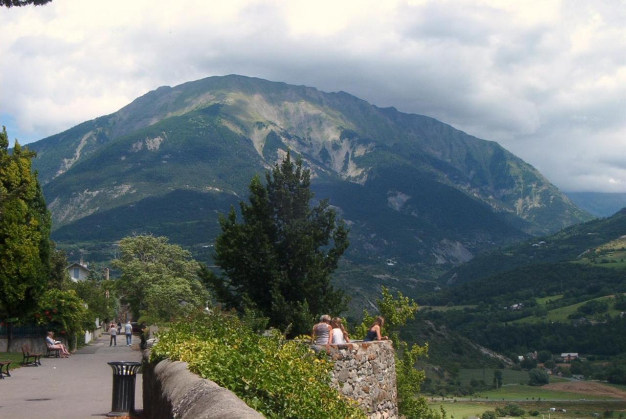 L'Hivernet, Grand Triplex Neuf Au Coeur D'Embrun Acces Facile Luaran gambar